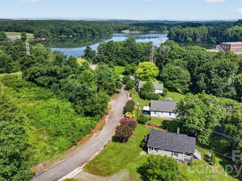 106 Lake Drive, Hickory, NC 28601.  MLS# CAR4398844, YatesRealty ID 38186. 