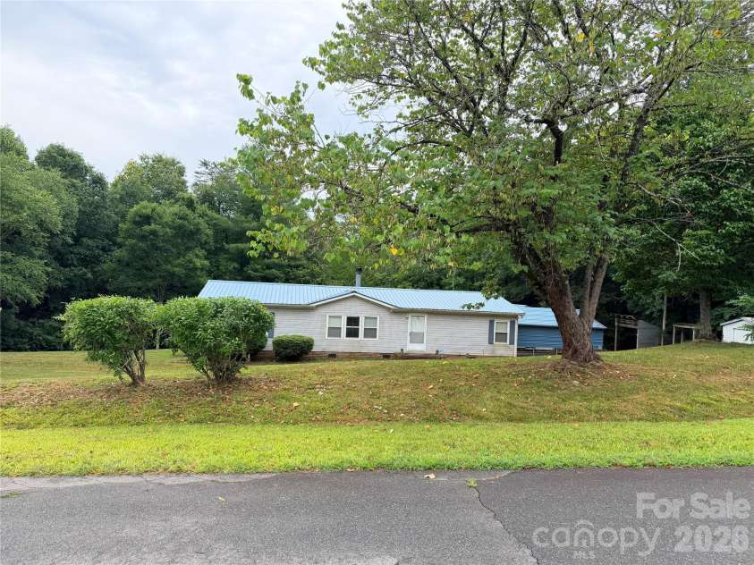 4851 Mounira Avenue, Hickory, NC 28602.  MLS# CAR4403343, YatesRealty ID 38189. 