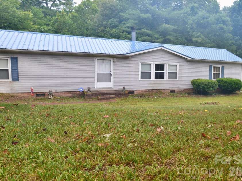 4851 Mounira Avenue, Hickory, NC 28602.  MLS# CAR4403343, YatesRealty ID 38189. 
