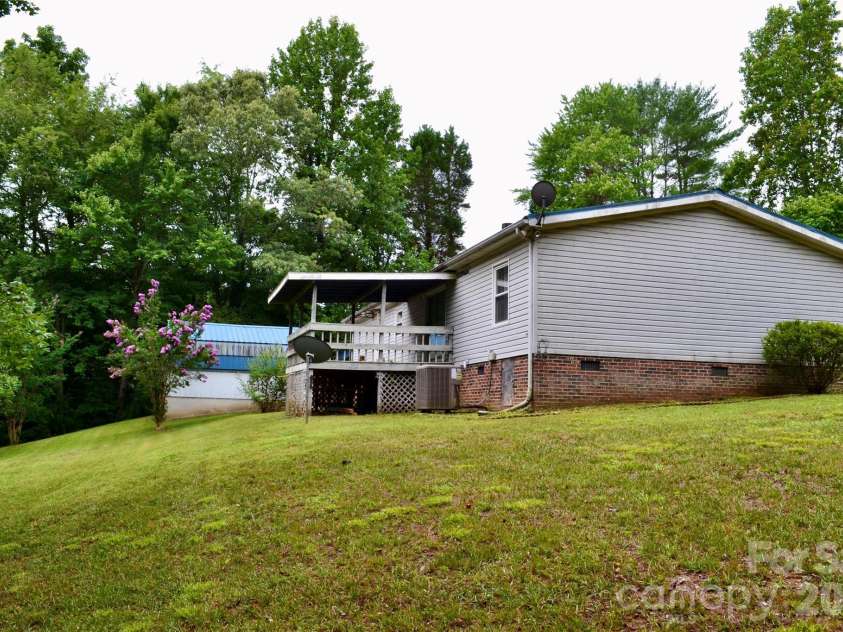 4851 Mounira Avenue, Hickory, NC 28602.  MLS# CAR4403343, YatesRealty ID 38189. 