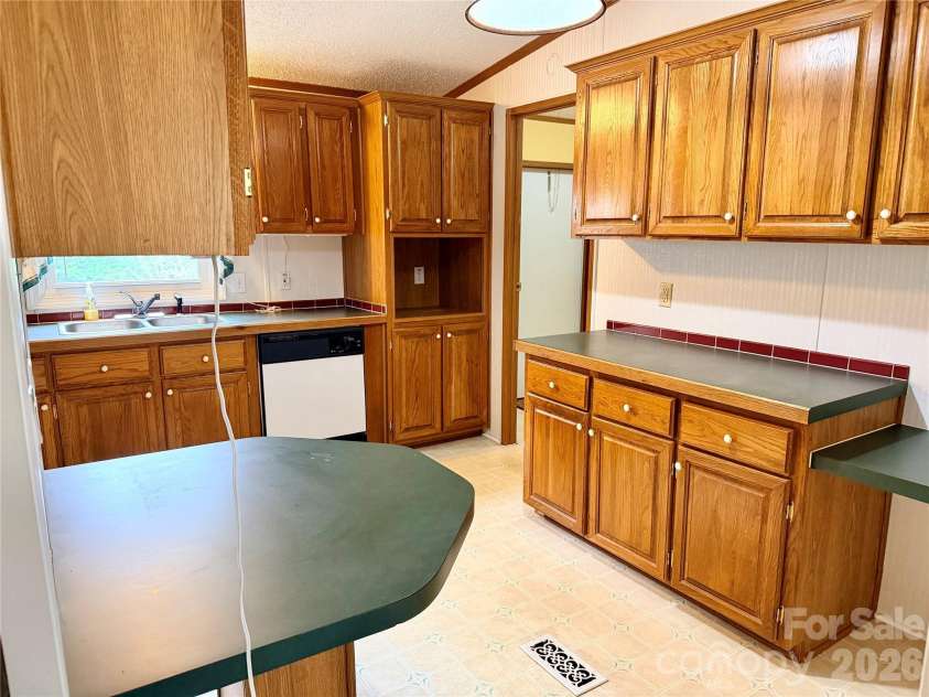4851 Mounira Avenue, Hickory, NC 28602.  MLS# CAR4403343, YatesRealty ID 38189. 