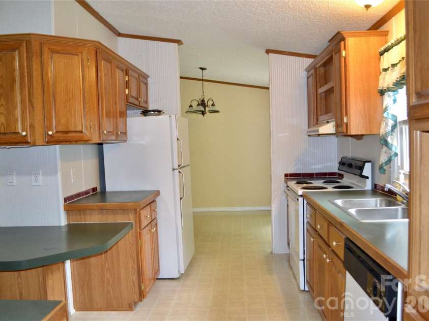 4851 Mounira Avenue, Hickory, NC 28602.  MLS# CAR4403343, YatesRealty ID 38189. 