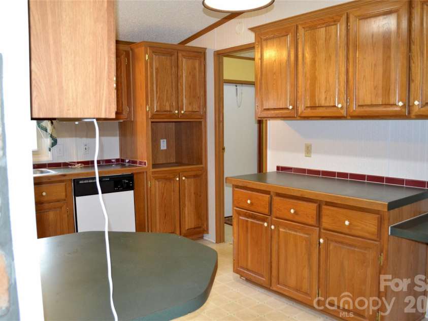 4851 Mounira Avenue, Hickory, NC 28602.  MLS# CAR4403343, YatesRealty ID 38189. 