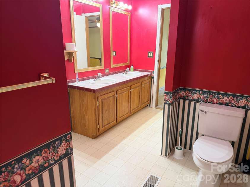 4851 Mounira Avenue, Hickory, NC 28602.  MLS# CAR4403343, YatesRealty ID 38189. 