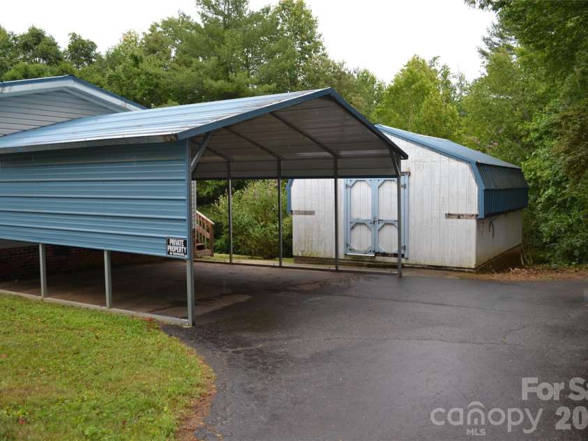 4851 Mounira Avenue, Hickory, NC 28602.  MLS# CAR4403343, YatesRealty ID 38189. 
