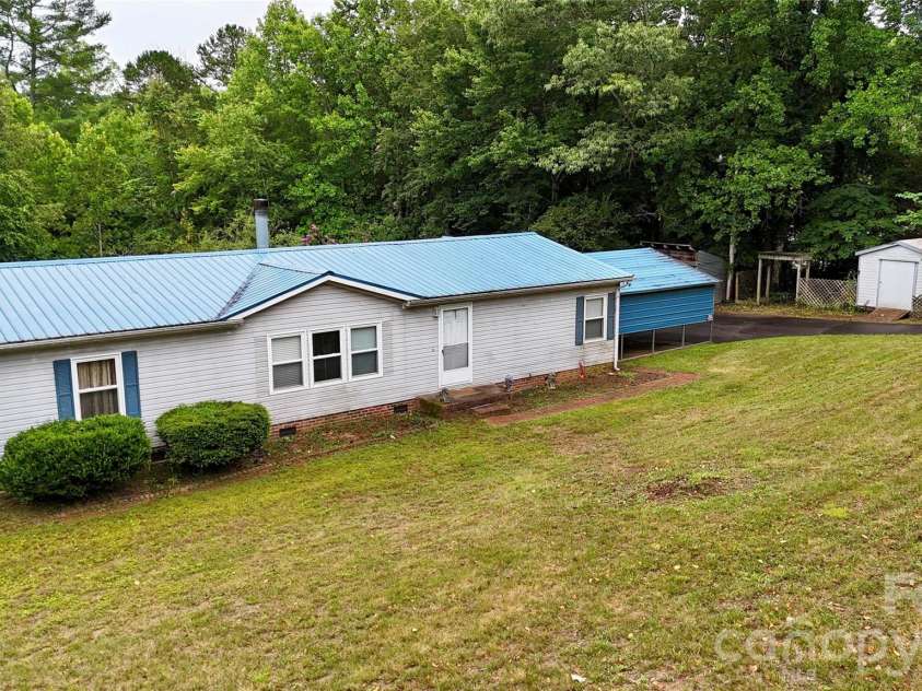4851 Mounira Avenue, Hickory, NC 28602.  MLS# CAR4403343, YatesRealty ID 38189. 