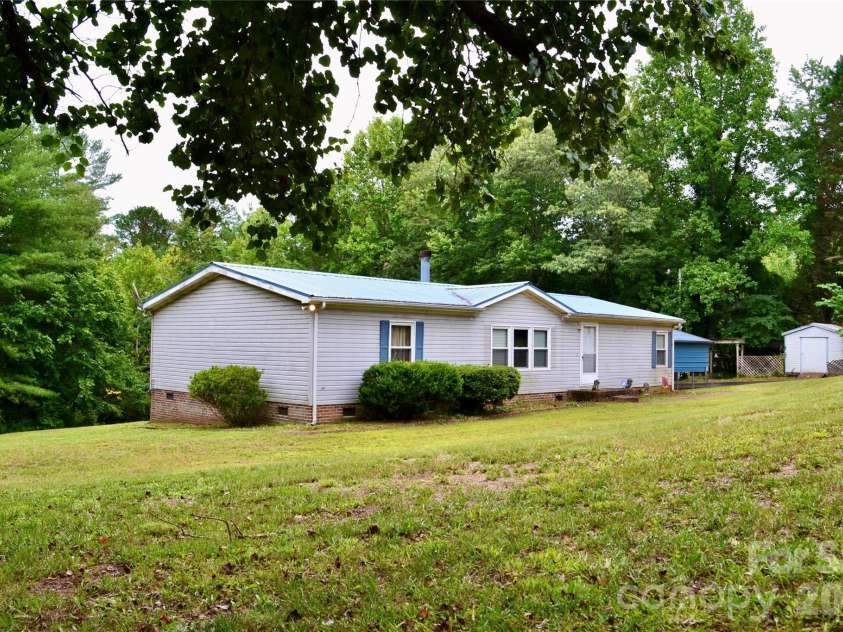 4851 Mounira Avenue, Hickory, NC 28602.  MLS# CAR4403343, YatesRealty ID 38189. 