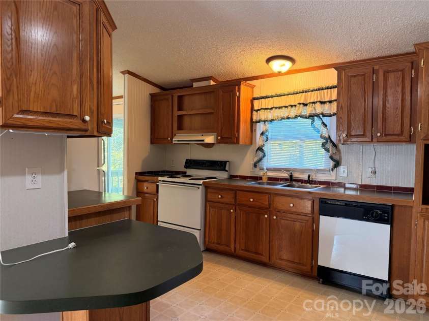 4851 Mounira Avenue, Hickory, NC 28602.  MLS# CAR4403343, YatesRealty ID 38189. 