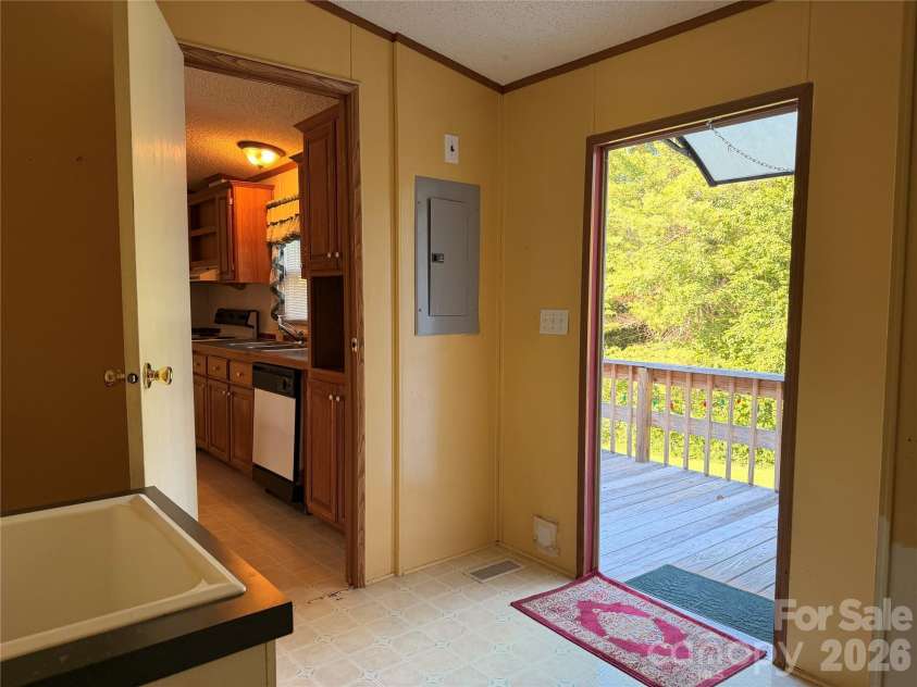 4851 Mounira Avenue, Hickory, NC 28602.  MLS# CAR4403343, YatesRealty ID 38189. 