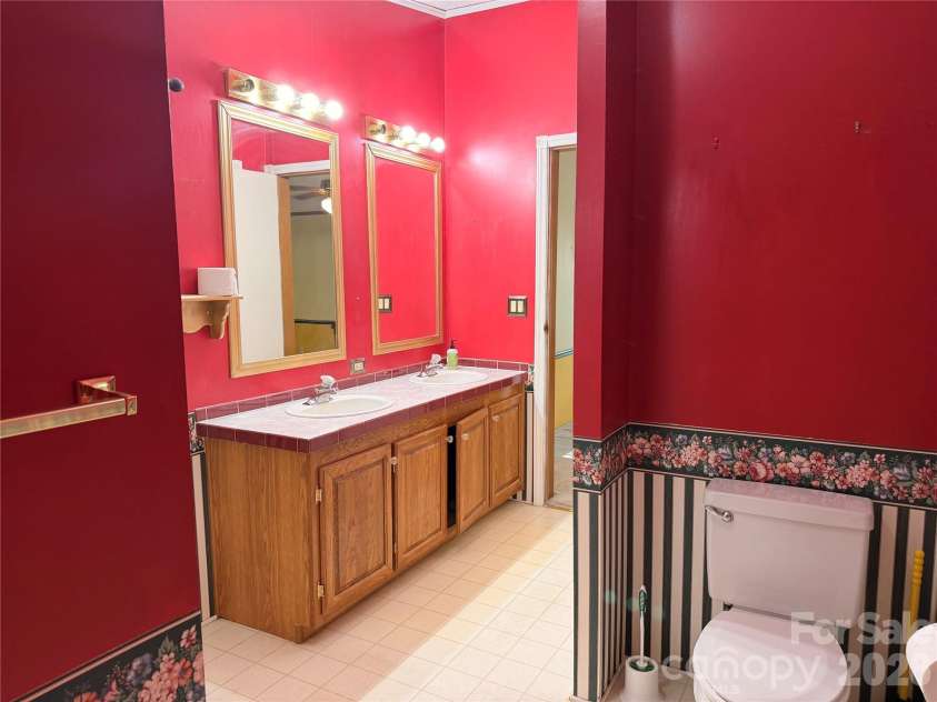 4851 Mounira Avenue, Hickory, NC 28602.  MLS# CAR4403343, YatesRealty ID 38189. 