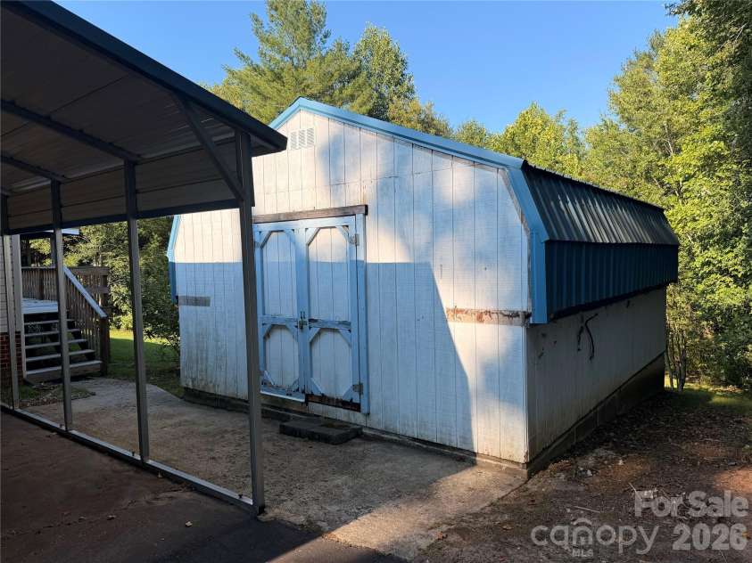4851 Mounira Avenue, Hickory, NC 28602.  MLS# CAR4403343, YatesRealty ID 38189. 
