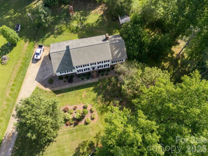 1171 37th Avenue Drive, Hickory, NC 28601.  MLS# CAR4399126, YatesRealty ID 38190. 