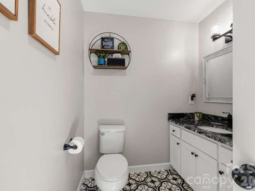 1171 37th Avenue Drive, Hickory, NC 28601.  MLS# CAR4399126, YatesRealty ID 38190. 