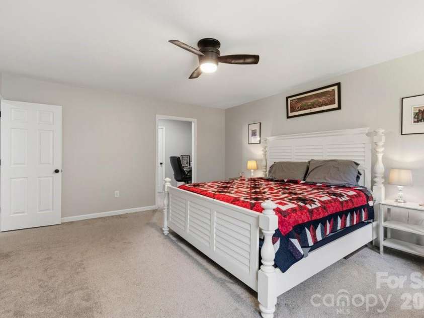 1171 37th Avenue Drive, Hickory, NC 28601.  MLS# CAR4399126, YatesRealty ID 38190. 