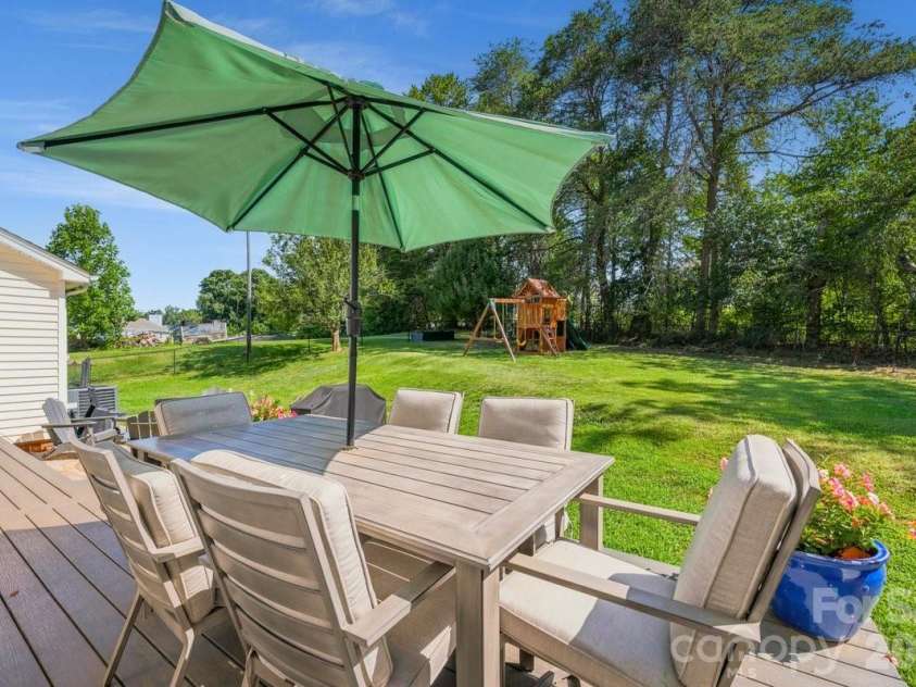 1171 37th Avenue Drive, Hickory, NC 28601.  MLS# CAR4399126, YatesRealty ID 38190. 