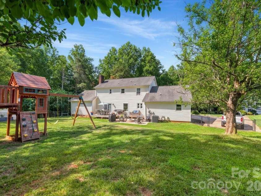 1171 37th Avenue Drive, Hickory, NC 28601.  MLS# CAR4399126, YatesRealty ID 38190. 