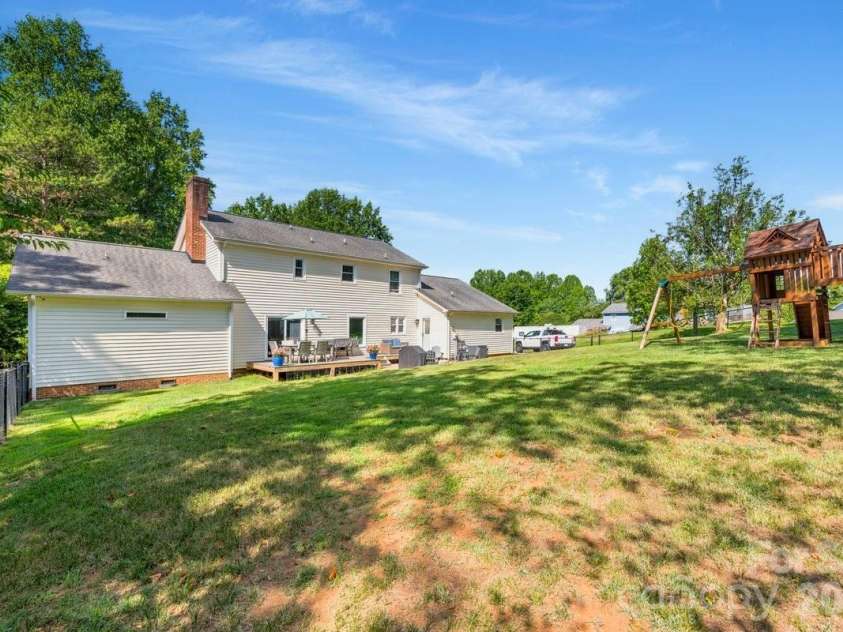 1171 37th Avenue Drive, Hickory, NC 28601.  MLS# CAR4399126, YatesRealty ID 38190. 