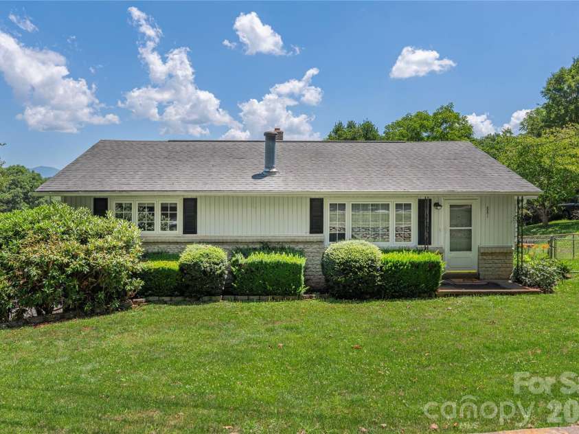 881 Mulberry Street, Clyde, NC 28721.  MLS# CAR4398802, YatesRealty ID 38191. 