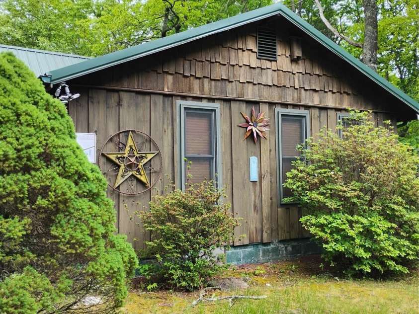 401 Shady Drive, Collettsville, NC 28611.  MLS# CAR4391629, YatesRealty ID 38192. 