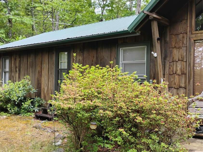 401 Shady Drive, Collettsville, NC 28611.  MLS# CAR4391629, YatesRealty ID 38192. 