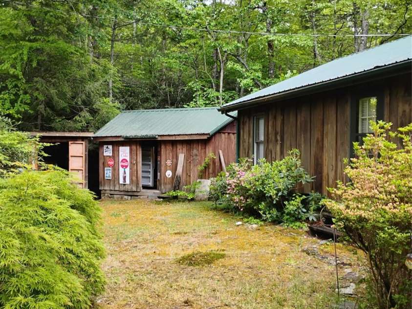 401 Shady Drive, Collettsville, NC 28611.  MLS# CAR4391629, YatesRealty ID 38192. 