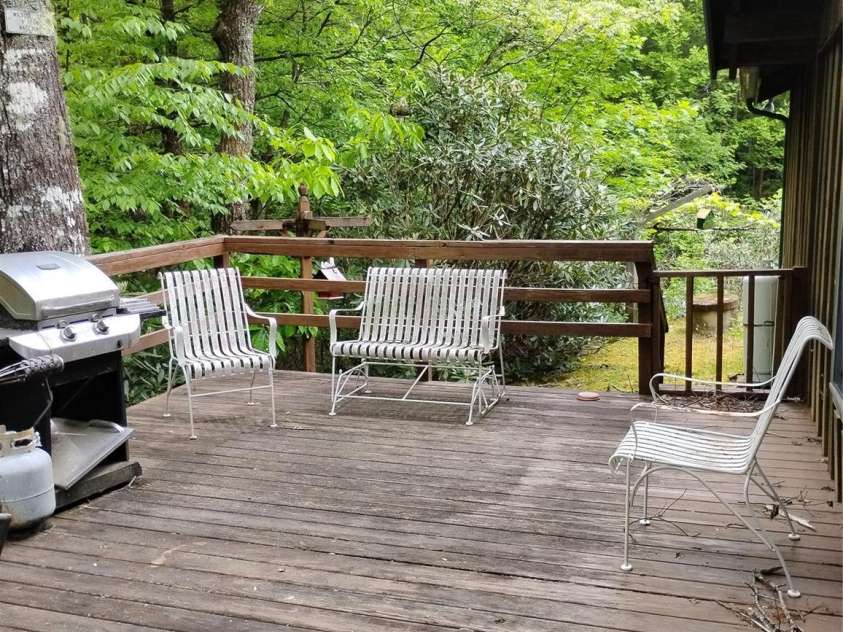 401 Shady Drive, Collettsville, NC 28611.  MLS# CAR4391629, YatesRealty ID 38192. 