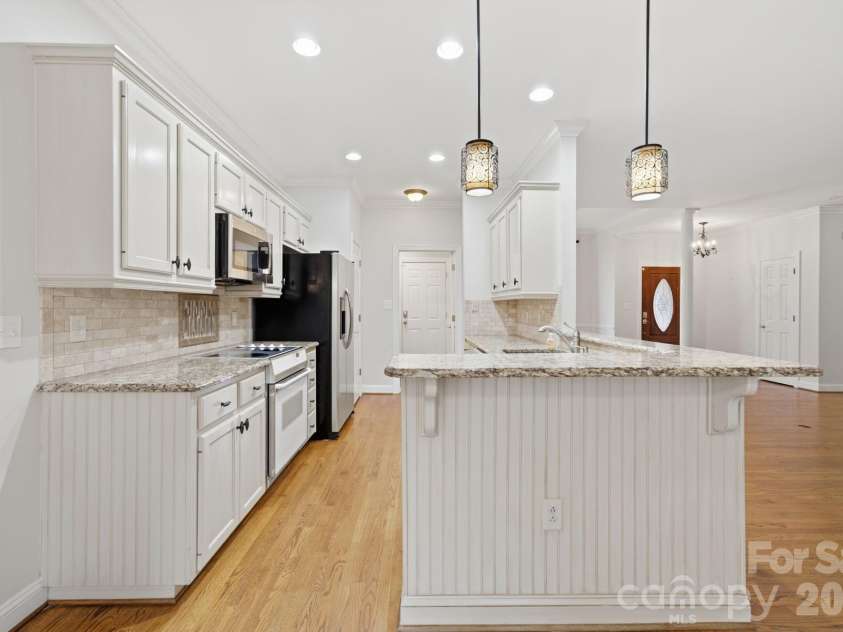 1423 Porch Swing Lane, Matthews, NC 28104.  MLS# CAR4401770, YatesRealty ID 38198. 
