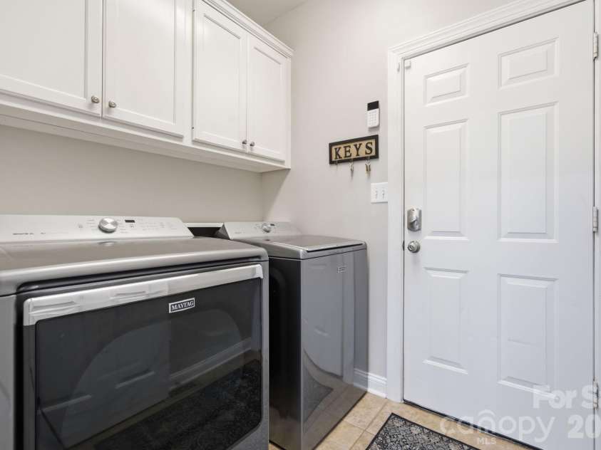1423 Porch Swing Lane, Matthews, NC 28104.  MLS# CAR4401770, YatesRealty ID 38198. 