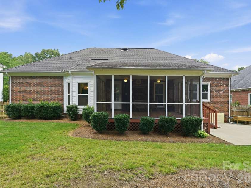 1423 Porch Swing Lane, Matthews, NC 28104.  MLS# CAR4401770, YatesRealty ID 38198. 