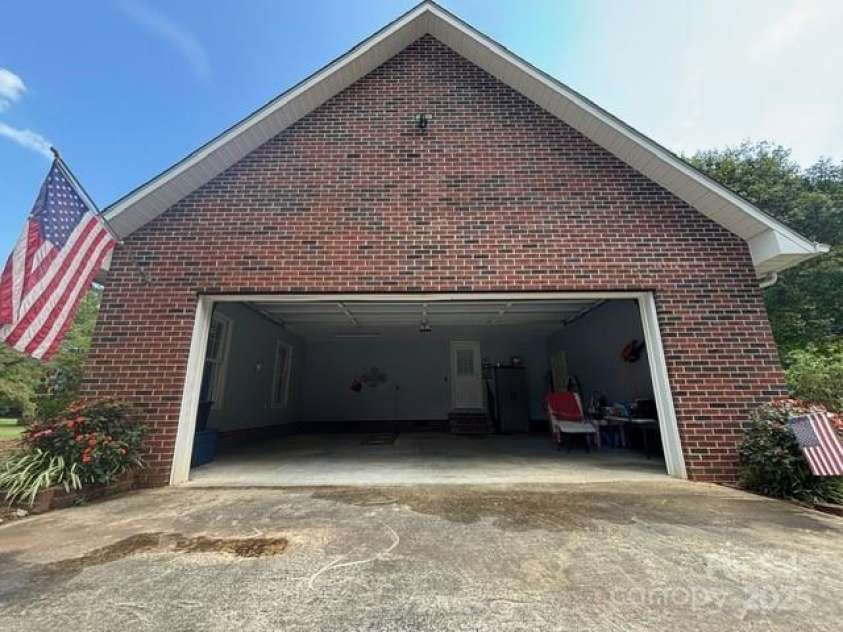 912 Redwood Lane, Chester, SC 29706.  MLS# CAR4295225, YatesRealty ID 382. 