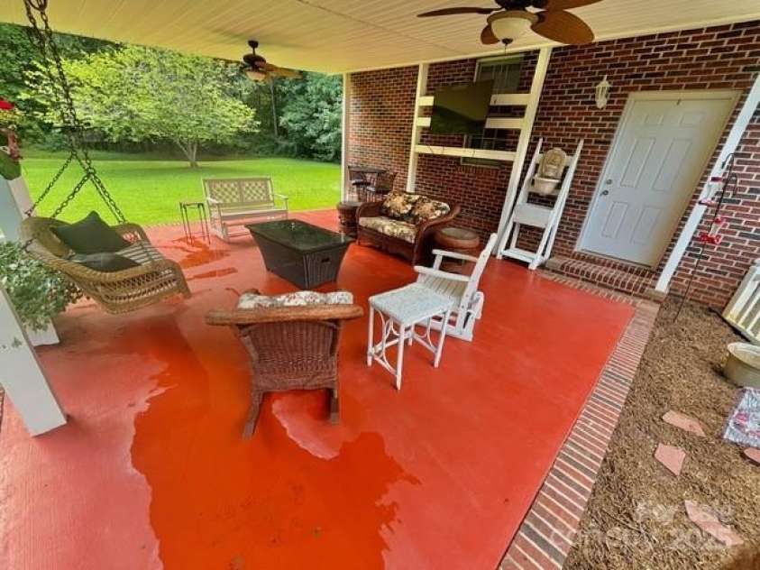 912 Redwood Lane, Chester, SC 29706.  MLS# CAR4295225, YatesRealty ID 382. 