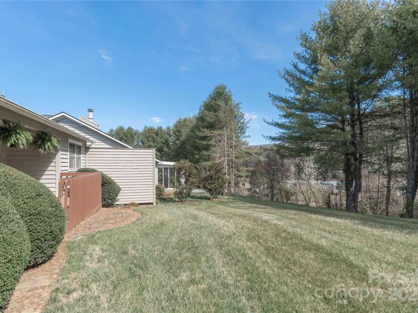 30 Cedarcliff Circle, Asheville, NC 28803.  MLS# CAR4235579, YatesRealty ID 3820. 