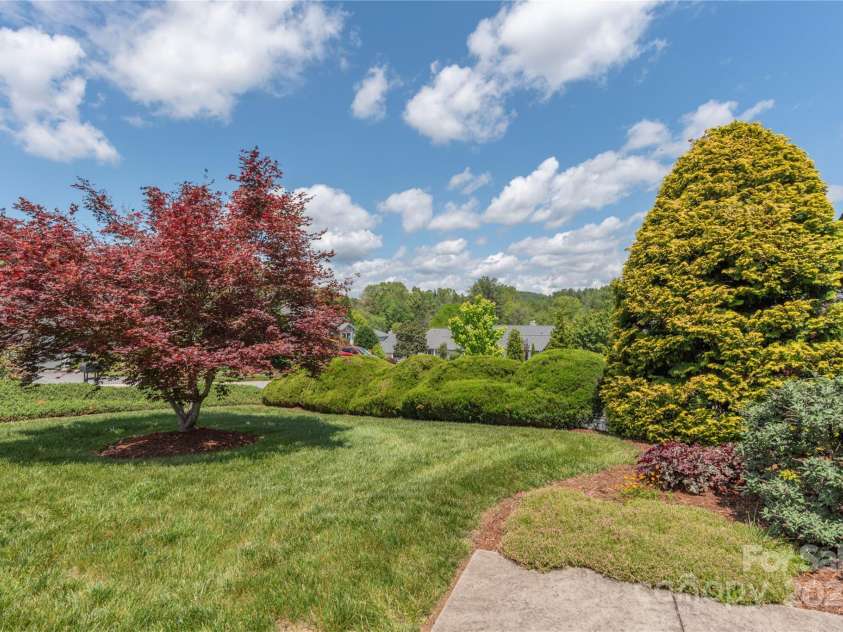 30 Cedarcliff Circle, Asheville, NC 28803.  MLS# CAR4235579, YatesRealty ID 3820. 
