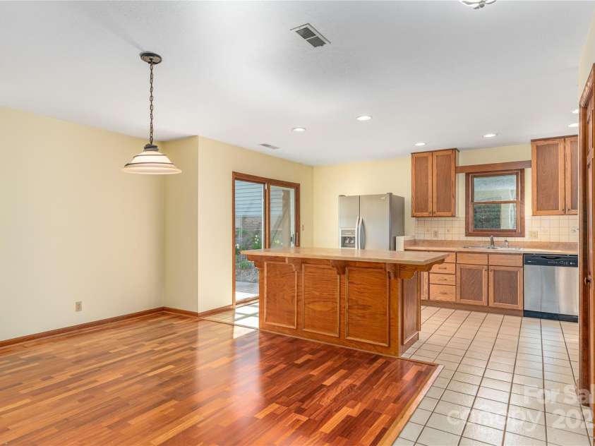 30 Cedarcliff Circle, Asheville, NC 28803.  MLS# CAR4235579, YatesRealty ID 3820. Dining area connected to the kitchen.