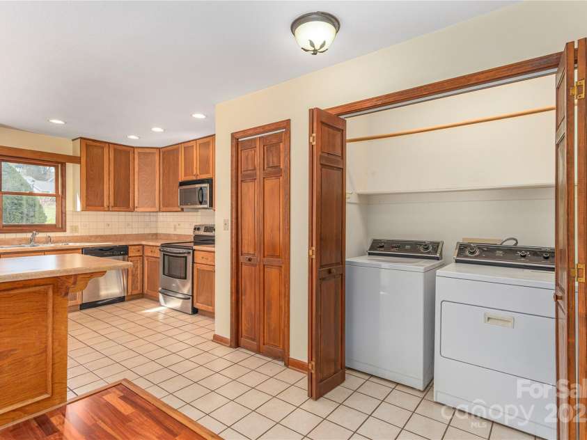 30 Cedarcliff Circle, Asheville, NC 28803.  MLS# CAR4235579, YatesRealty ID 3820. Laundry closet off of the dining/kitchen.