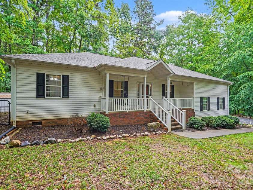 8904 Gosnell Drive, Charlotte, NC 28227.  MLS# CAR4394486, YatesRealty ID 38203. 