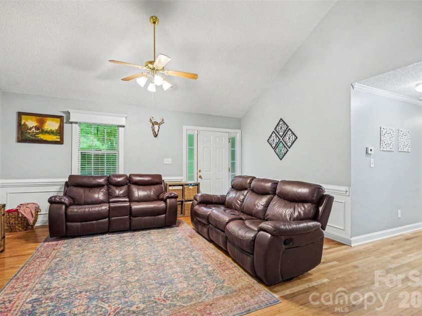 8904 Gosnell Drive, Charlotte, NC 28227.  MLS# CAR4394486, YatesRealty ID 38203. 