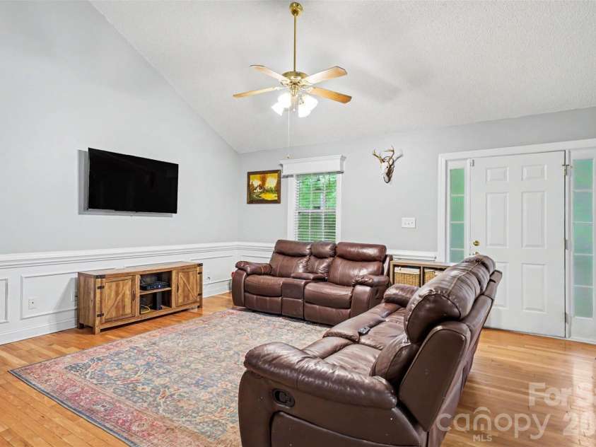 8904 Gosnell Drive, Charlotte, NC 28227.  MLS# CAR4394486, YatesRealty ID 38203. 