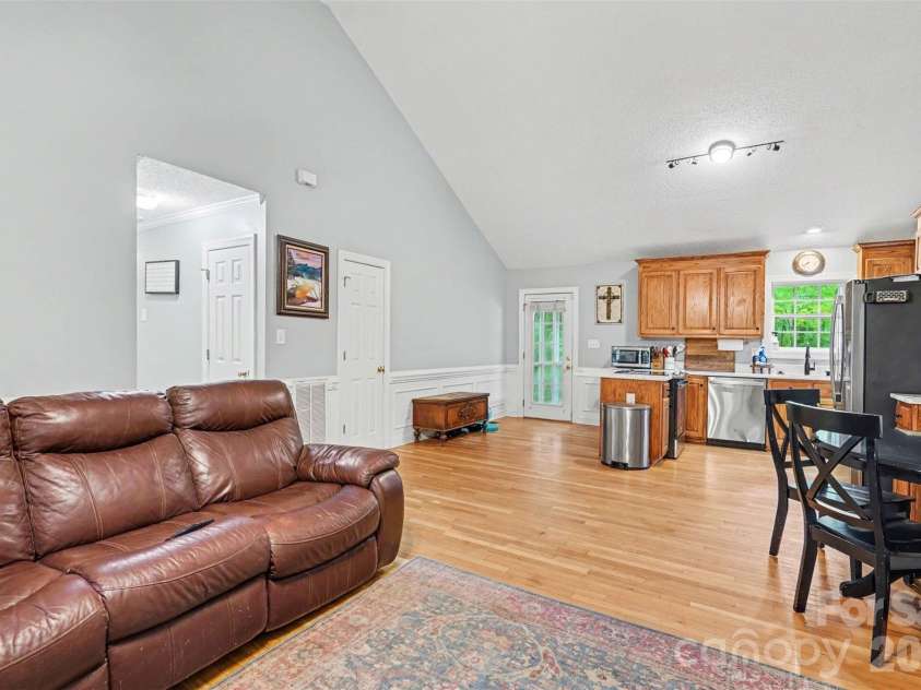 8904 Gosnell Drive, Charlotte, NC 28227.  MLS# CAR4394486, YatesRealty ID 38203. 