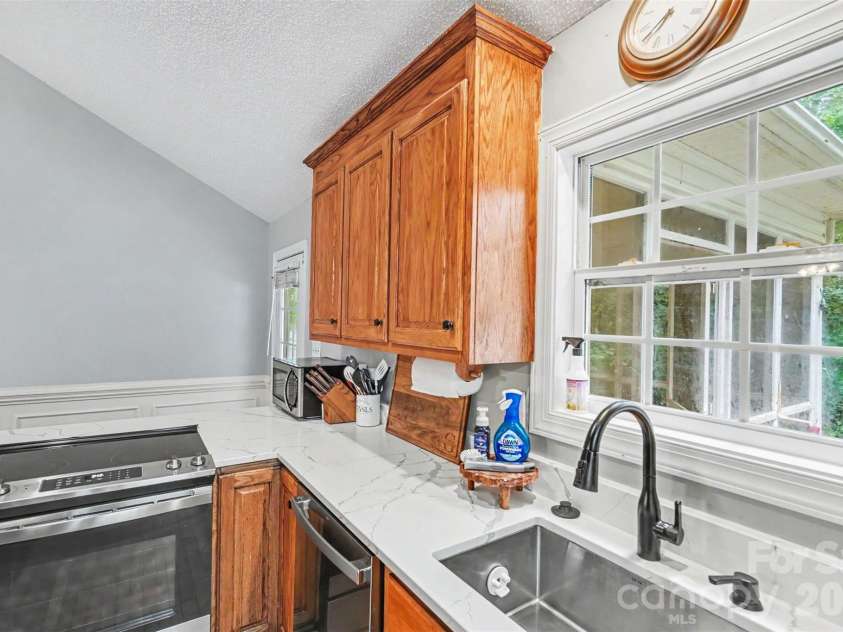 8904 Gosnell Drive, Charlotte, NC 28227.  MLS# CAR4394486, YatesRealty ID 38203. 