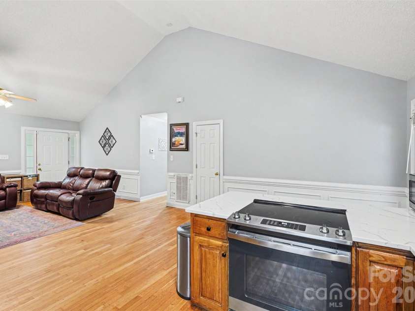 8904 Gosnell Drive, Charlotte, NC 28227.  MLS# CAR4394486, YatesRealty ID 38203. 