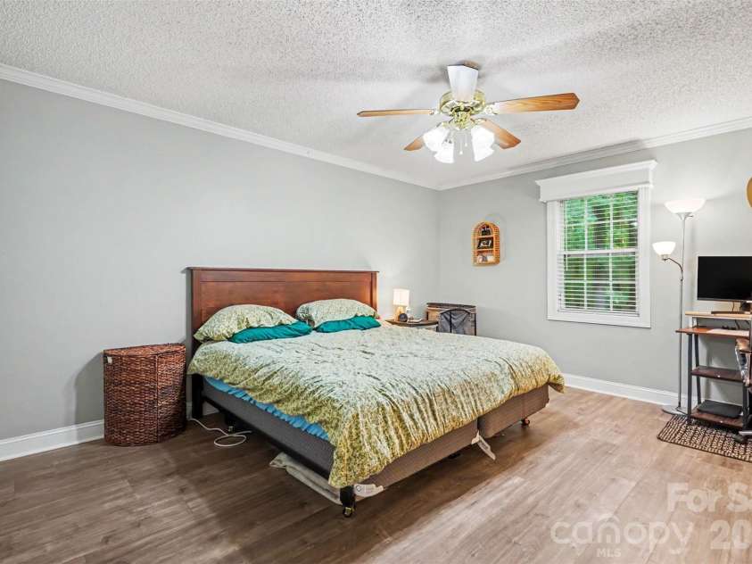 8904 Gosnell Drive, Charlotte, NC 28227.  MLS# CAR4394486, YatesRealty ID 38203. 