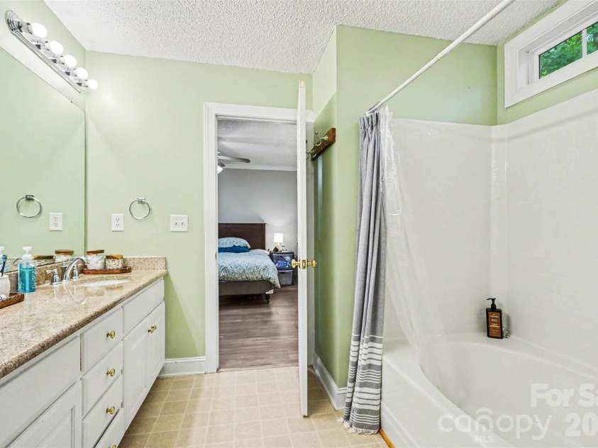 8904 Gosnell Drive, Charlotte, NC 28227.  MLS# CAR4394486, YatesRealty ID 38203. 