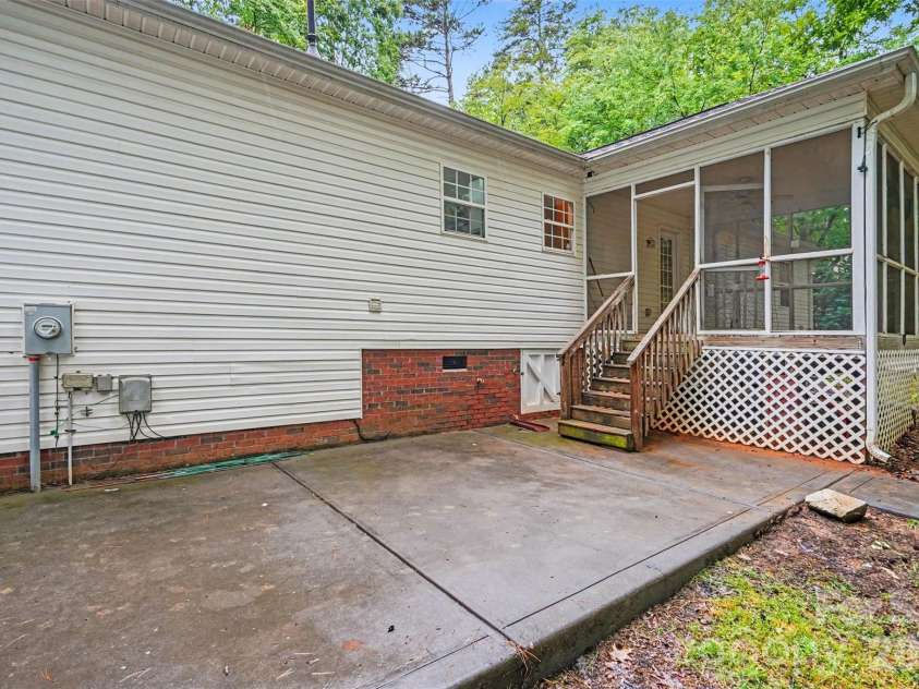 8904 Gosnell Drive, Charlotte, NC 28227.  MLS# CAR4394486, YatesRealty ID 38203. 