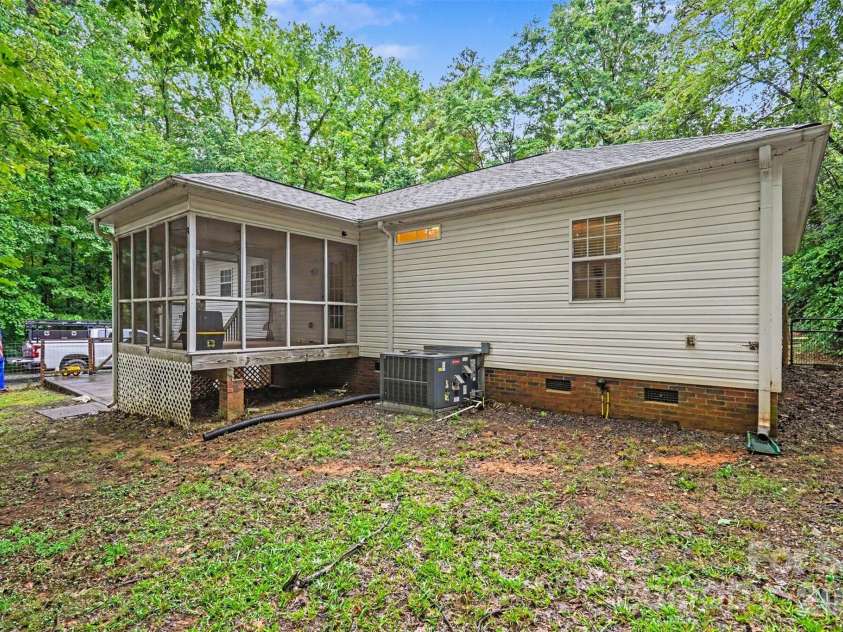 8904 Gosnell Drive, Charlotte, NC 28227.  MLS# CAR4394486, YatesRealty ID 38203. 