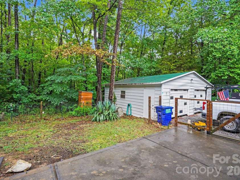 8904 Gosnell Drive, Charlotte, NC 28227.  MLS# CAR4394486, YatesRealty ID 38203. 