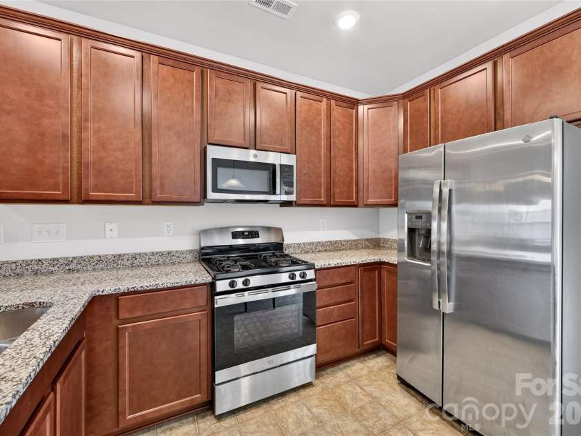 14406 Targert Lane, Charlotte, NC 28278.  MLS# CAR4404473, YatesRealty ID 38206. 