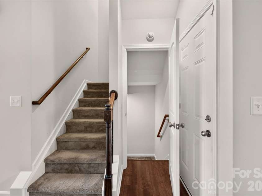 14406 Targert Lane, Charlotte, NC 28278.  MLS# CAR4404473, YatesRealty ID 38206. 