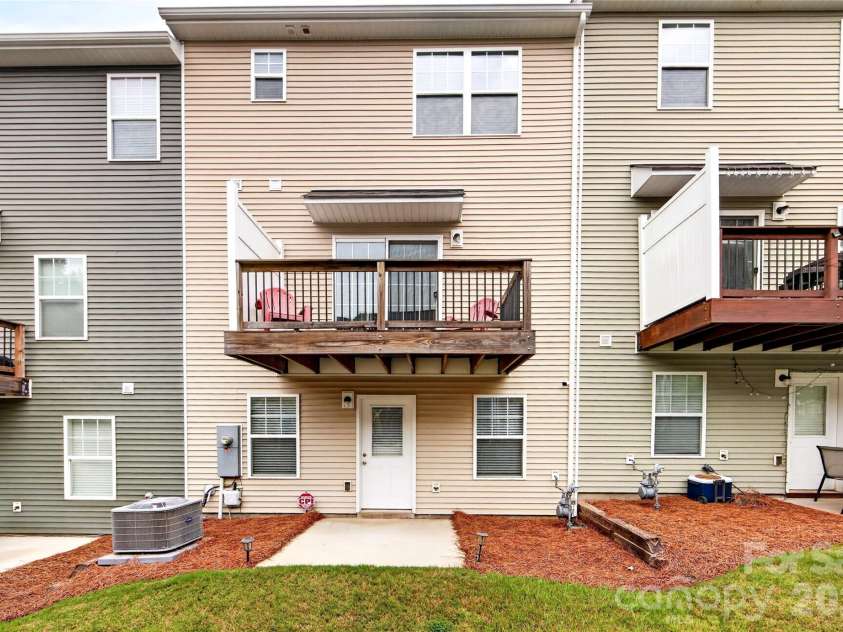 14406 Targert Lane, Charlotte, NC 28278.  MLS# CAR4404473, YatesRealty ID 38206. 