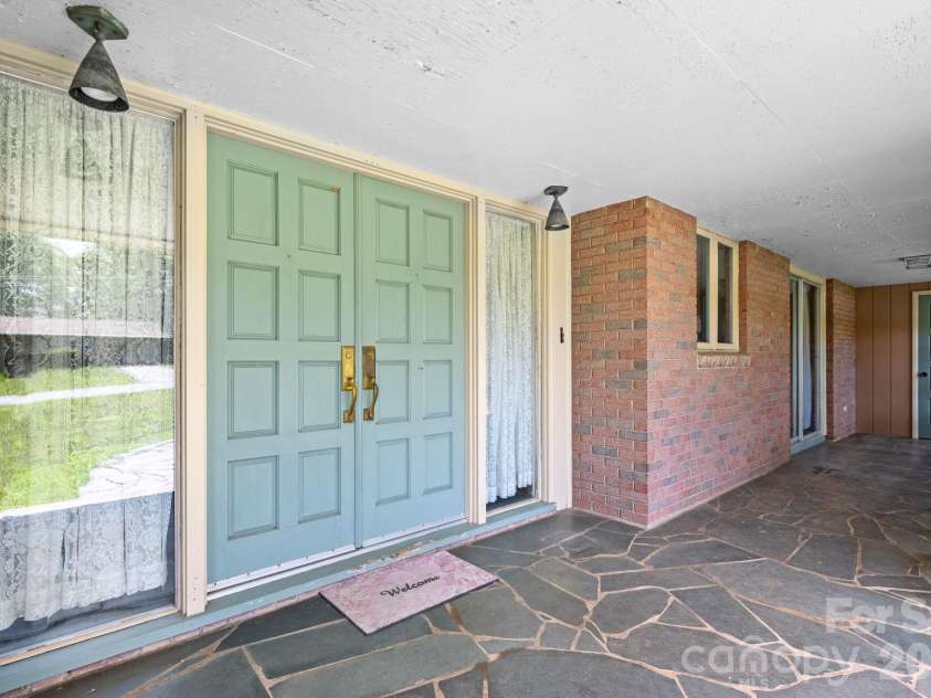 1335 36th Avenue Drive, Hickory, NC 28601.  MLS# CAR4404011, YatesRealty ID 38207. 